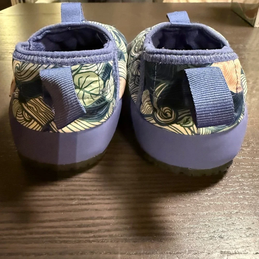 The North Face ThermoBall Traction II Kids 13 Blue Wave Print Insulated Slippers
